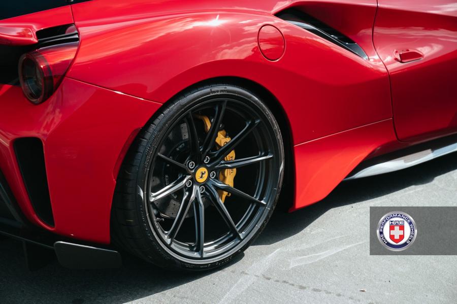 Детали экстерьера Ferrari 488 Pista on HRE Wheels (P104SC) 2019 года  (фото 6 из 8)